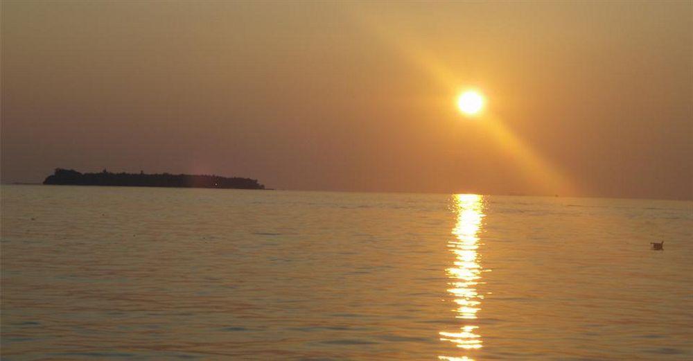 Isle Beach Inn Maldives Екстер'єр фото